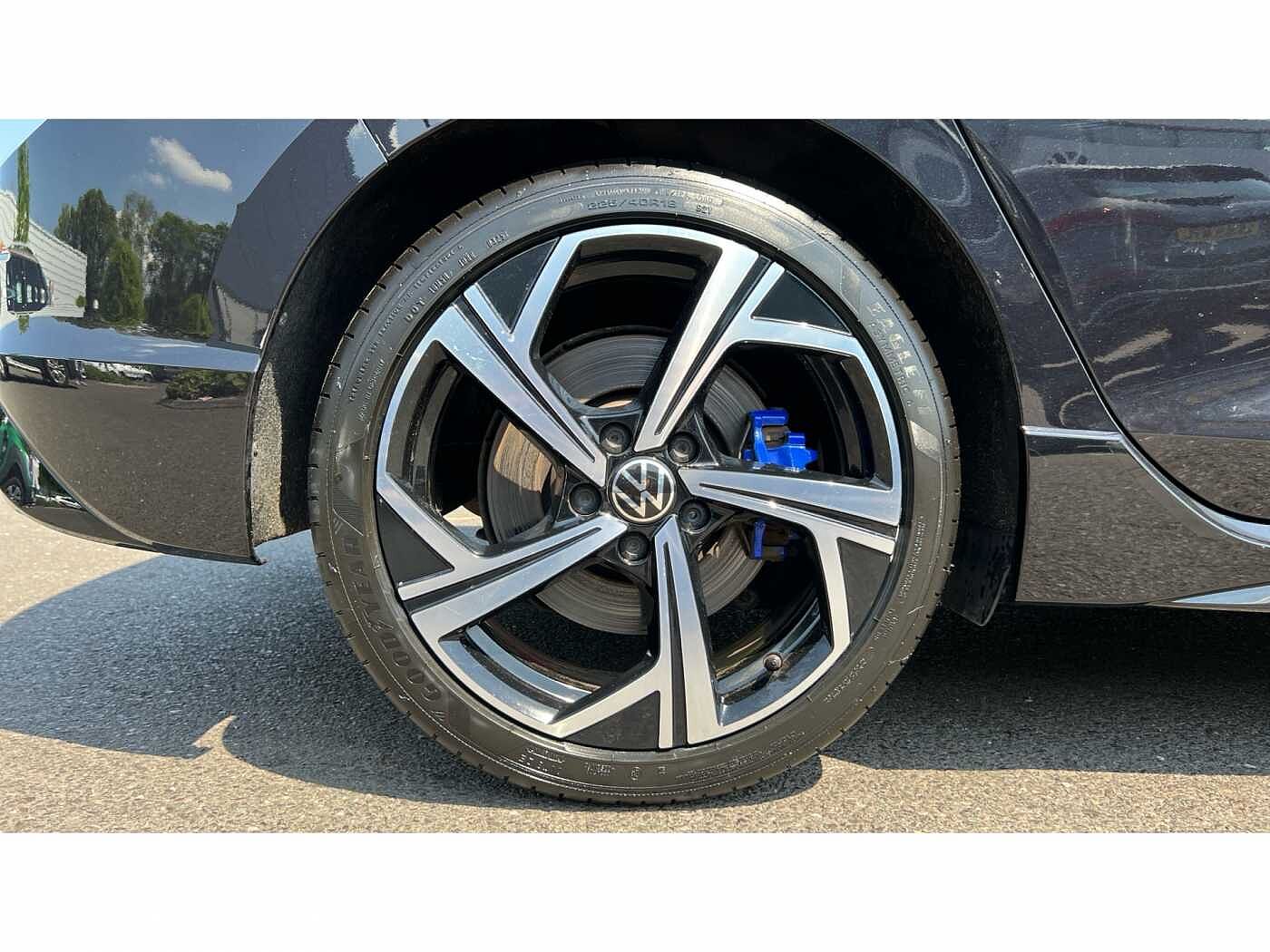 Volkswagen Golf R MK8 2.0 TSI 4Motion 320PS DSG 5 Dr