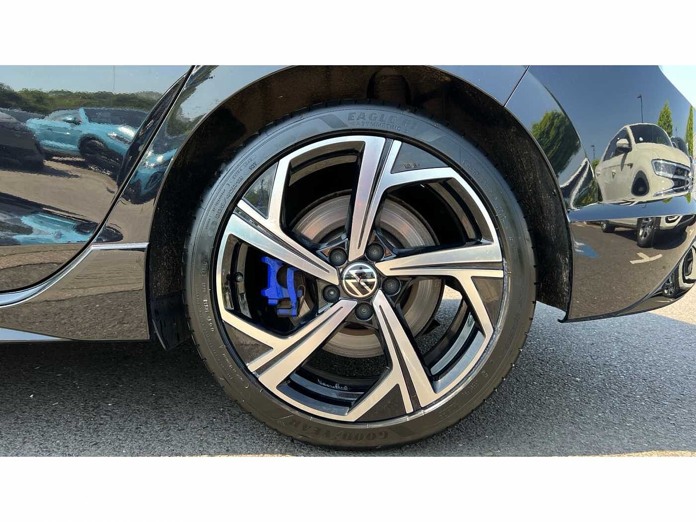Volkswagen Golf R MK8 2.0 TSI 4Motion 320PS DSG 5 Dr