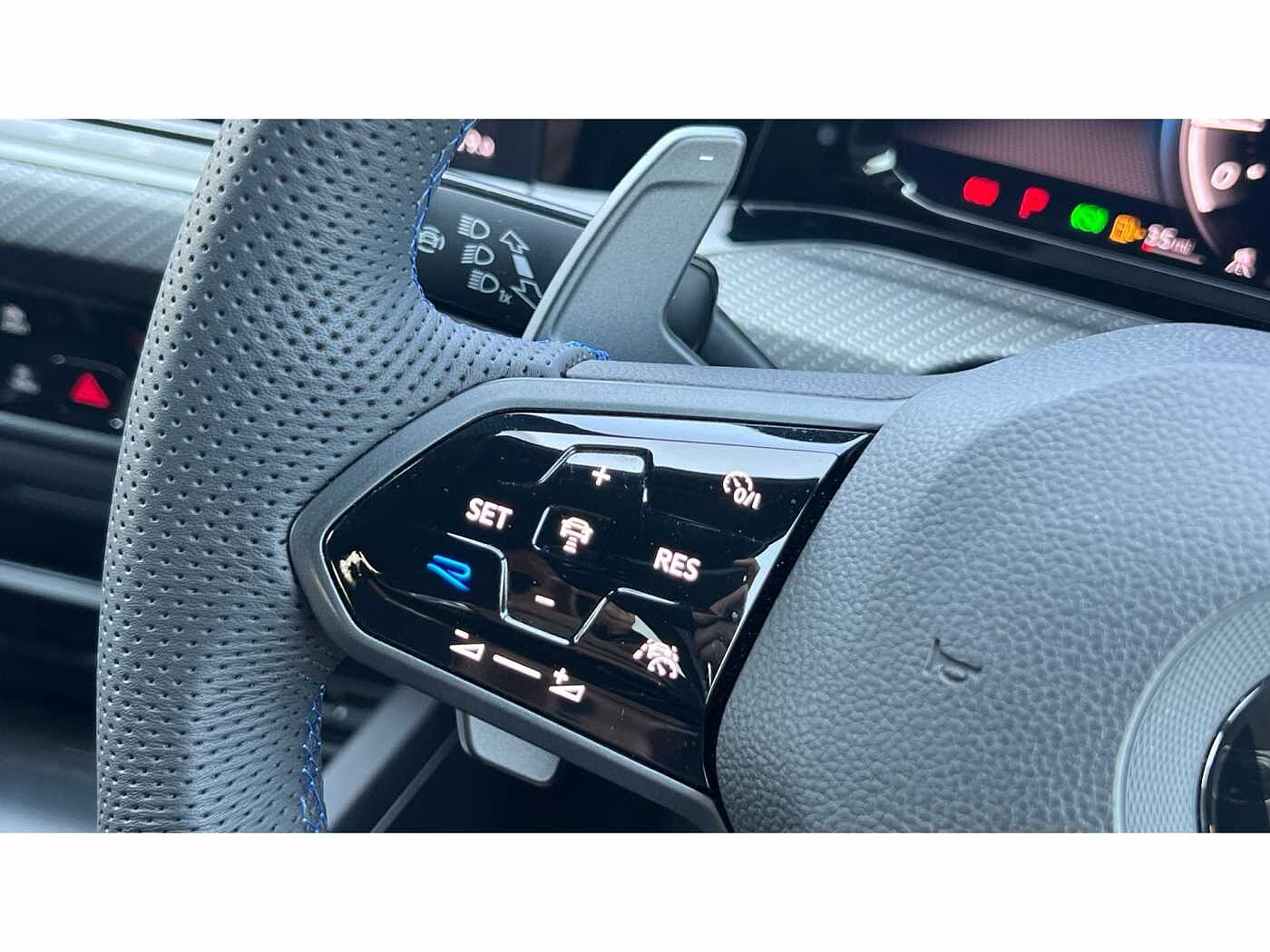 Volkswagen Golf R MK8 2.0 TSI 4Motion 320PS DSG 5 Dr